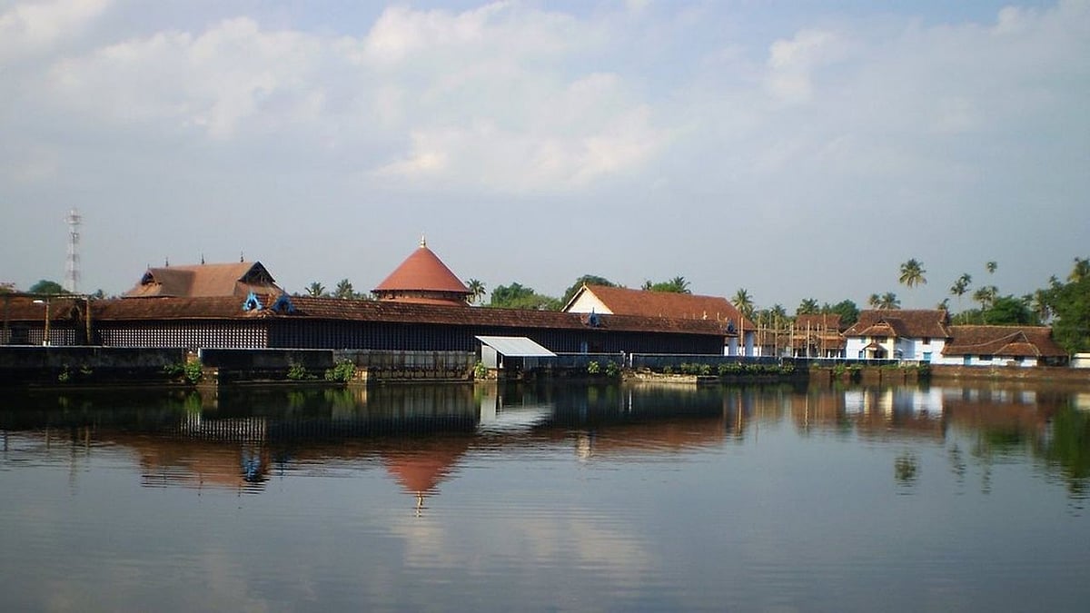 തന്ത്രിയുടെ അനുമതിയില്ലാതെ ക്ഷേത്രാചാരം മാറ്റരുത്, കൂടല്‍മാണിക്യത്തില്‍ കൂത്ത് അവതരിപ്പിക്കാന്‍ അവകാശം അമ്മന്നൂര്‍ കുടുംബാംഗങ്ങള്‍ക്ക്; ഹൈക്കോടതി